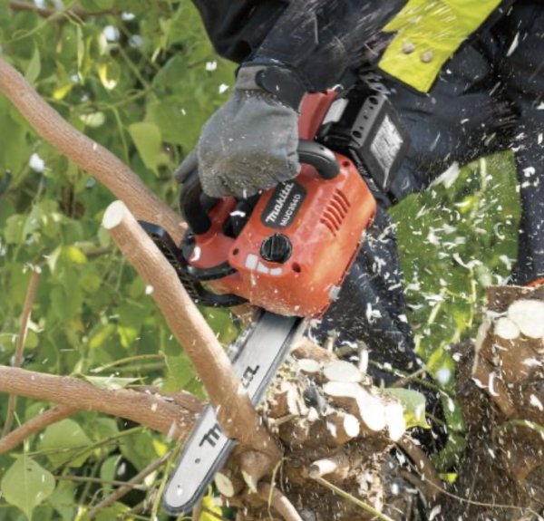 画像4: マキタ　充電式チェンソー 　18Ｖ　本体のみ　バッテリ・充電器別売り (4)